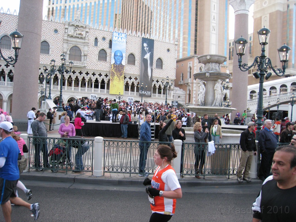 Las Vegas 2010 - Marathon 0501.JPG - The 2010 Las Vegas Fire - Ice and Sweat Tour. Half Marathon, Red Rock Canyon, Casinos, Valley of Fire.... and buffets!Run though weddings!! How cool is that.